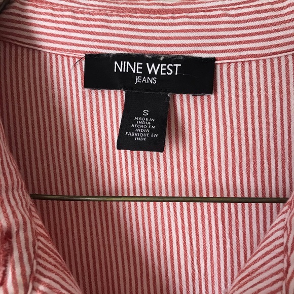 4/$20 Nine West short sleeve top - Picture 6 of 6